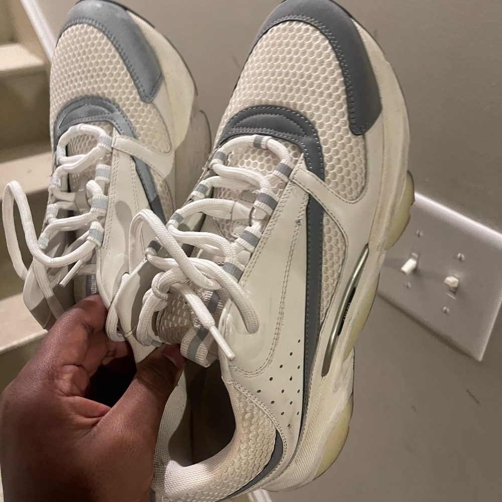 WORN TRYNA GET THEM OFF WILLINGLY TO NEGOTIATE